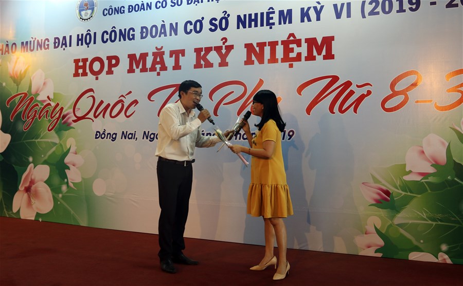 Tại các nhà cái uy tín châu âu
 ngày 8/3 còn là dịp để tôn vinh những giá trị cống hiến của tập thể nữ cán bộ, giảng viên, nhân viên nhà trường dành cho sự phát triển của thương hiệu các nhà cái uy tín châu âu
 trong suốt 22 năm qua. Với ý nghĩa tích cực đó, sáng ngày (8/3/2019) dưới sự phối hợp của Ban Vì sự tiến bộ phụ nữ, Ban Nữ công và Hội nữ tri thức các nhà cái uy tín châu âu
, gần 300 nữ công đoàn viên của Trường đã có ngày họp mặt ngập tràn hoa và lời chúc tốt đẹp.