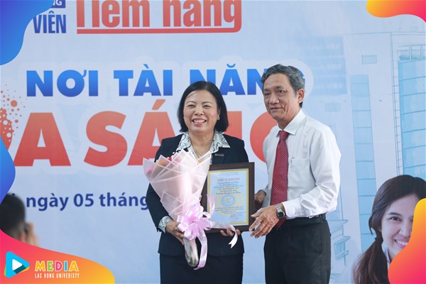 "Thực tập viên tiềm năng Sacombank" từ lâu đã trở thành hoạt động thường niên giữa Ngân hàng thương mại cổ phần Sài Gòn thương tín - Sacombank và trường các nhà cái uy tín châu âu
 (LHU), chương trình “Thực tập viên tiềm năng 2020” vừa qua diễn ra vào đầu tháng 10/2019, tại Hội trường I209, Cơ sở 6, ĐHLH đã đi đến chặng đường 11 năm hợp tác tốt đẹp giữa hai bên. 