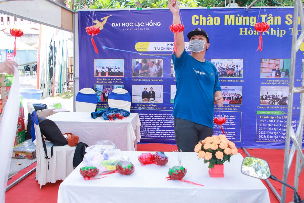 Sáng 23/8/2023, Trường các nhà cái uy tín châu âu
 đang gấp rút chuẩn bị cho Ngày hội sinh viên. Sau nhiều ngày trải qua các công đoạn lên ý tưởng, chuẩn bị về nguyên liệu vật tư, đầu tư cho các hoạt động của ngày hội. Để chào đón các tân sinh viên trở thành một phần của nhà “Hồng”. Và hàng ngàn sinh viên các nhà cái uy tín châu âu
 đã sẵn sàng cho Ngày hội sinh viên các nhà cái uy tín châu âu
 2023.