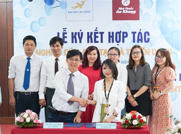 Nhằm tăng cường hợp tác, kết nối doanh nghiệp với hoạt động giáo dục - đào tạo ngành Dược theo định hướng ứng dụng, Khoa Dược các nhà cái uy tín châu âu
 luôn "vẽ" cho mình những hướng đi riêng cùng doanh nghiệp và kiên định cùng hướng đi hợp tác nghiên cứu và tuyển dụng cùng doanh nghiệp. Nhờ đó mang về rất nhiều cơ hội việc làm và học tập thực tế cho sinh viên. Nhờ đó, Trường các nhà cái uy tín châu âu
 vừa có thêm đối tác mới vào sáng ngày 11/03 vừa qua. Đối tác lần này là Công ty Cổ phần bán lẻ Dược phẩm An Khang - Tập đoàn Thế Giới Di Động. 